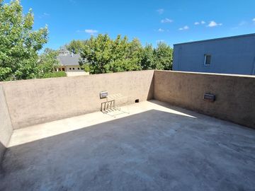 Casa de 5 ambientes en Alquiler en Barrio Cerrado La Montura