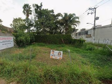 Terreno en Venta en Esquina Bosques del Centinela Zapopan Uso Mixto MV4