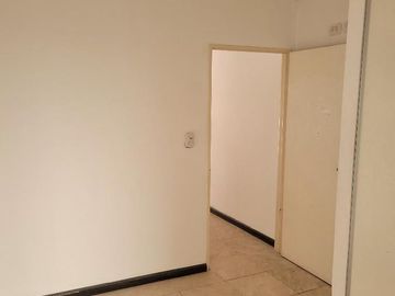 SIN EXPENSAS - Divino Local  de 2 Ambientes con Patio y Lavadero - Inmejorable ubicación