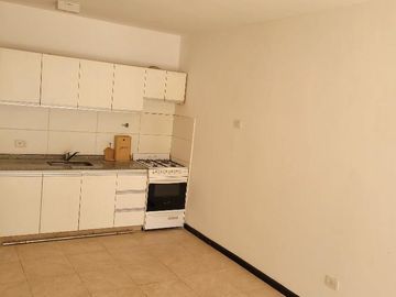 SIN EXPENSAS - Divino Local  de 2 Ambientes con Patio y Lavadero - Inmejorable ubicación