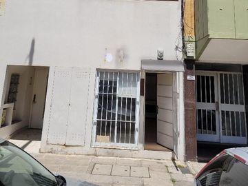 SIN EXPENSAS - Divino Local  de 2 Ambientes con Patio y Lavadero - Inmejorable ubicación
