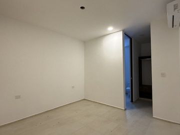 RENTA DE DEPARTAMENTO SEMIAMUEBLADO, Temozon 53 al Norte de Mérida