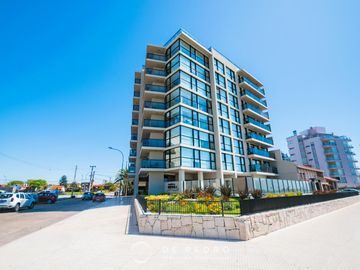 Departamento 3 ambientes en Marina Banus I, con cochera y baulera - Parque Luro