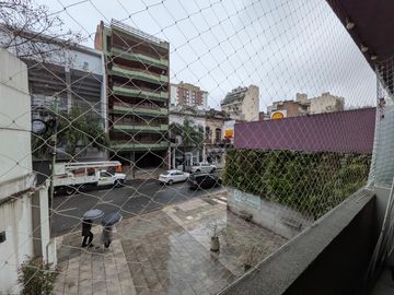 Excelente 2 ambientes en Flores Al Frente