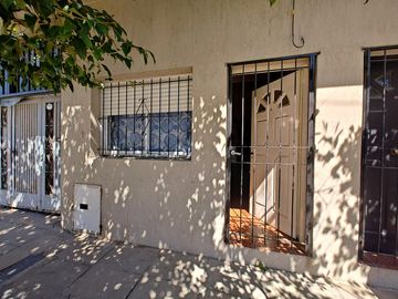 Casa en dos plantas en venta en V. Dorrego - Gonzalez Catan