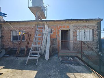 Casa en dos plantas en venta en V. Dorrego - Gonzalez Catan