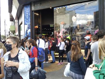 VENTA  DE LOCAL COMERCIAL 118,65  M2 EN FLORES - ZONA COMERCIAL AV AVELLANEDA FLORES