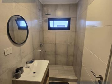 Departamento a estrenar en alquiler totalmente amueblado, a  mts. de la Universidad Austral