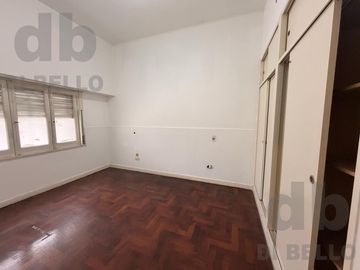 Casa en centro de Zarate mas local Comercial