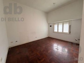 Casa en centro de Zarate mas local Comercial