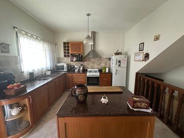 Chalet 5 ambientes en venta en Castelar Sur