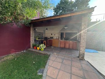 Chalet 5 ambientes en venta en Castelar Sur