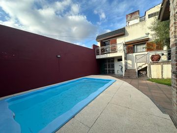 Chalet 5 ambientes en venta en Castelar Sur
