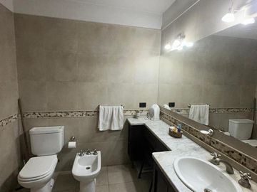 Chalet 5 ambientes en venta en Castelar Sur