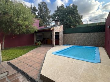 Chalet 5 ambientes en venta en Castelar Sur