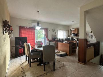 Chalet 5 ambientes en venta en Castelar Sur