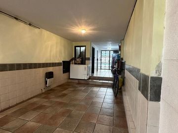 Chalet 5 ambientes en venta en Castelar Sur