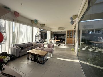 Casa de 4 ambientes en una planta - APTA CREDITO