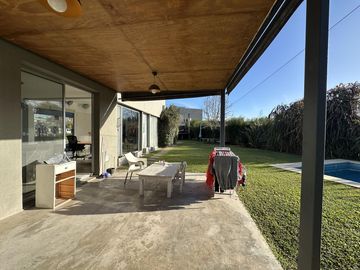 Casa de 4 ambientes en una planta - APTA CREDITO