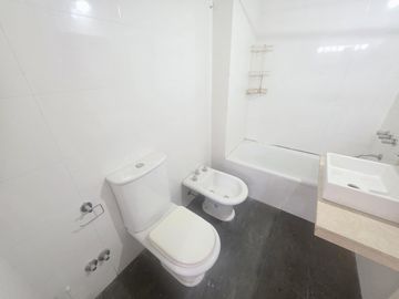 MONOAMBIENTE CON COCHERA