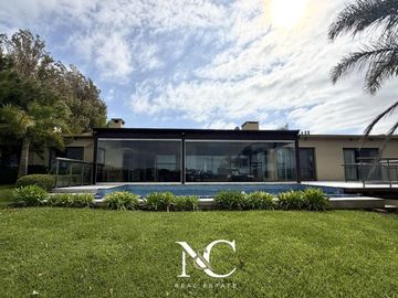 Casa en venta en Costa Esmeralda a la cancha de Golf