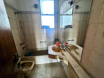 Departamento en Barracas 4 ambientes con dependencia a reciclar!