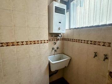 Departamento en Barracas 4 ambientes con dependencia a reciclar!