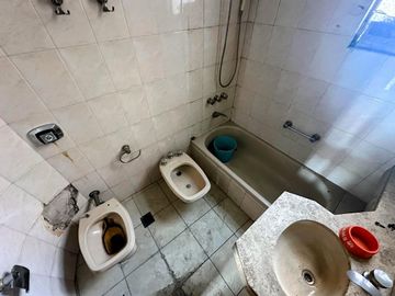Departamento en Barracas 4 ambientes con dependencia a reciclar!