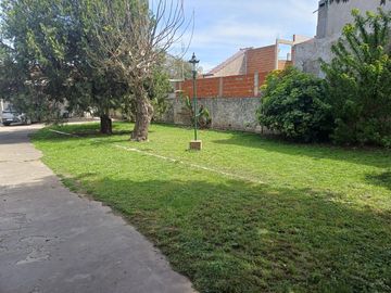 Casa y Lote lindero a metros de Ruta 21 en venta en G. Catan