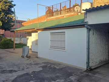 Casa y Lote lindero a metros de Ruta 21 en venta en G. Catan