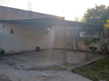 Casa y Lote lindero a metros de Ruta 21 en venta en G. Catan