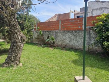 Casa y Lote lindero a metros de Ruta 21 en venta en G. Catan