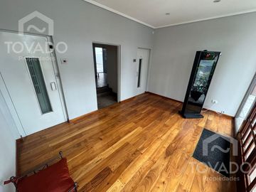 Semipiso 4 ambientes con cochera en Caballito!
