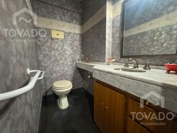 Semipiso 4 ambientes con cochera en Caballito!