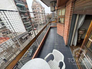 Semipiso 4 ambientes con cochera en Caballito!