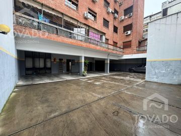 Semipiso 4 ambientes con cochera en Caballito!