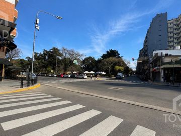 Semipiso 4 ambientes con cochera en Caballito!