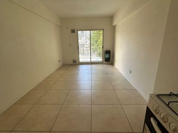 Venta, Departamento, 2 Ambientes, Balcón, al Frente Apto Profesional, Flores Norte