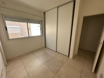 Venta, Departamento, 2 Ambientes, Balcón, al Frente Apto Profesional, Flores Norte
