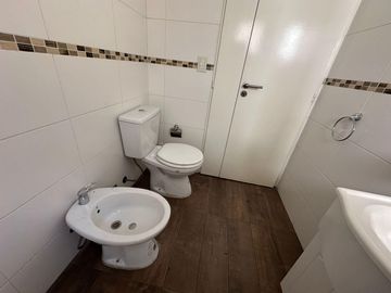 Venta, Departamento, 2 Ambientes, Balcón, al Frente Apto Profesional, Flores Norte