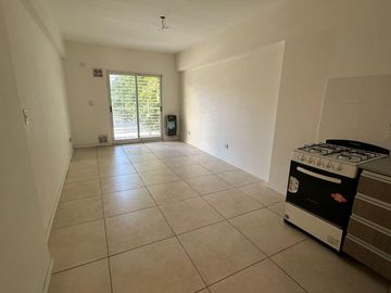 Venta, Departamento, 2 Ambientes, Balcón, al Frente Apto Profesional, Flores Norte