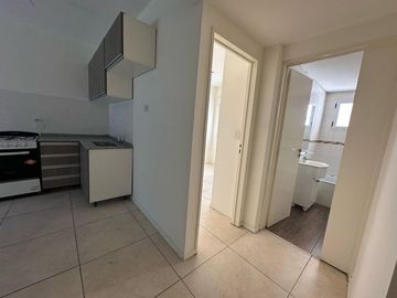Venta, Departamento, 2 Ambientes, Balcón, al Frente Apto Profesional, Flores Norte