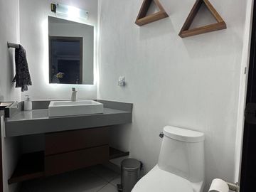 ¡Renta Departamento Amueblado en Jardines del Bosque con Roof Top! 🏢✨