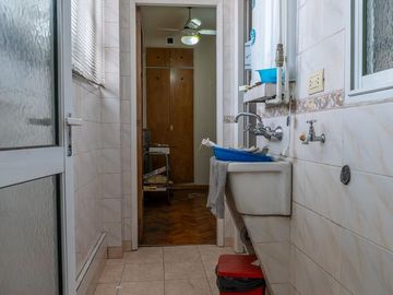 venta 3 ambientes con dependencia en Flores