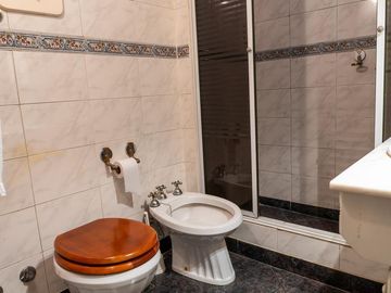 venta 3 ambientes con dependencia en Flores