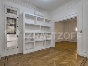 Departamento francés en alquiler en Recoleta de 4 ambientes reciclado