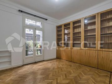Departamento francés en alquiler en Recoleta de 4 ambientes reciclado