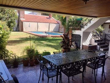 Oportunidad Única: Casa Imponente en Zona Sur, Perfecta para Familias o Instituciones