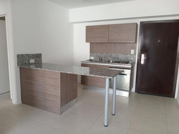 Excelente monoambiente dividido con balcón contrafrente. TODO LUZ NATURAL