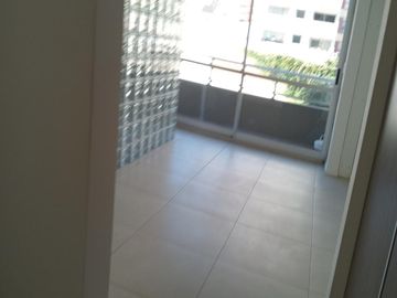 Excelente monoambiente dividido con balcón contrafrente. TODO LUZ NATURAL